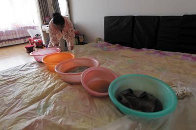 利辛楼上漏水，住户失联，小区没物管，业主维权难！律师来支招……